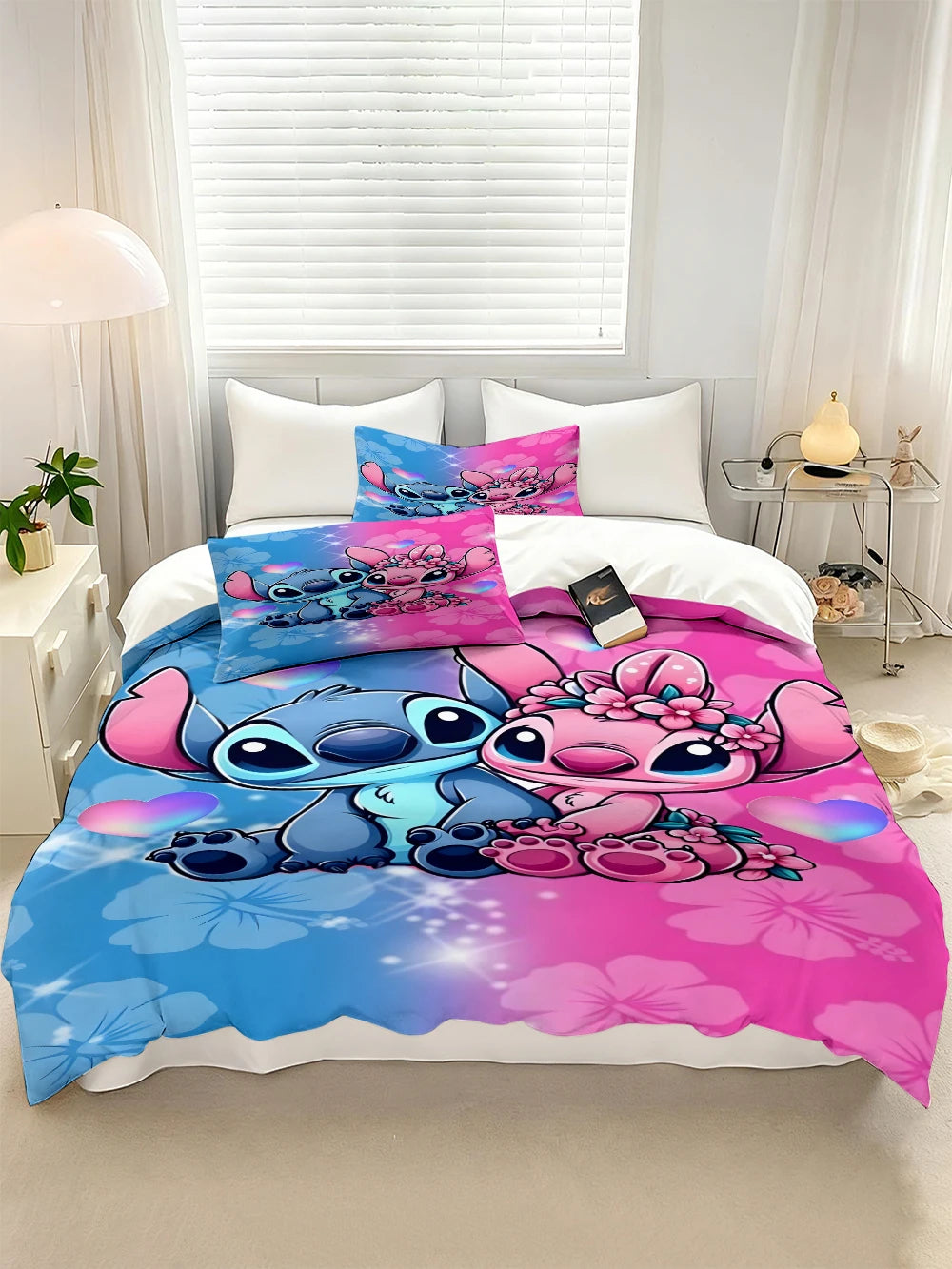 The Disney Stitch Minimalist Quilt Cover is a comfortable and lightweight quilt cover suitable for all skin types.