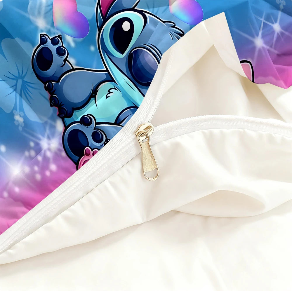 The Disney Stitch Minimalist Quilt Cover is a comfortable and lightweight quilt cover suitable for all skin types.